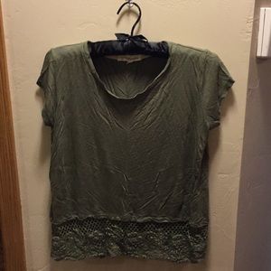 Cute army green t-shirt with lace trim
